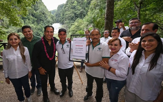Entrega del Certificado de la Declaratoria de la Reserva Natural Comunitaria “Cascada El Salto”